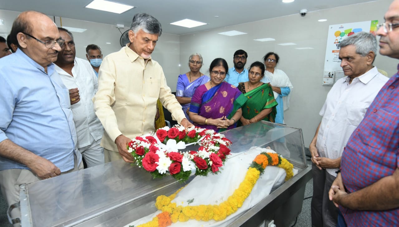 CBN pays respects to Goteti Ramachandra Rao, NTR’s OSD